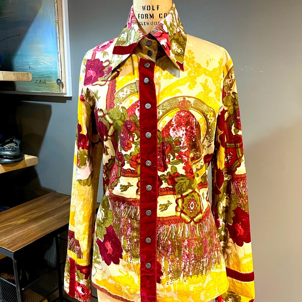 Save the Queen velvet trim l/s blouse.